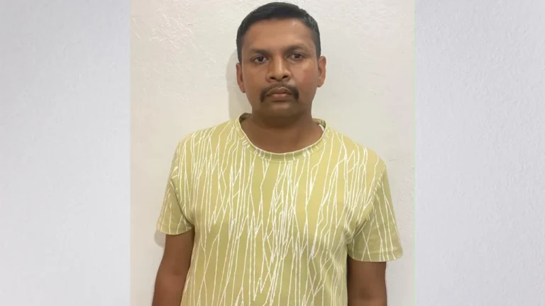 Rajkot ACB team arrests Chotila police head constable for taking 27000 rupees bribe in gambling case.