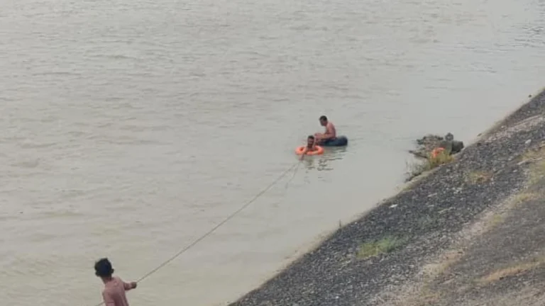 Surendranagar Dudhrej canal unidentified man body retrieved police investigation