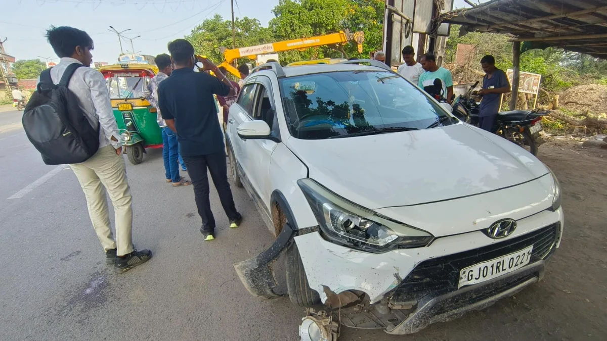 Car and rickshaw accident near Boda Talav on Surendranagar Wadhwan road